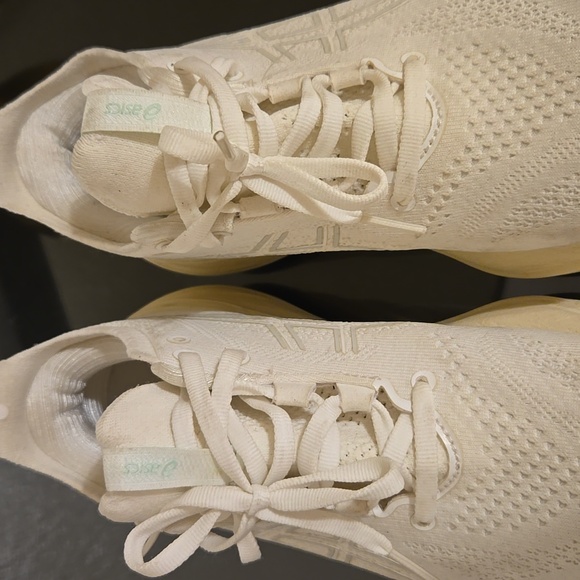 ASICS - Picture 8 of 12